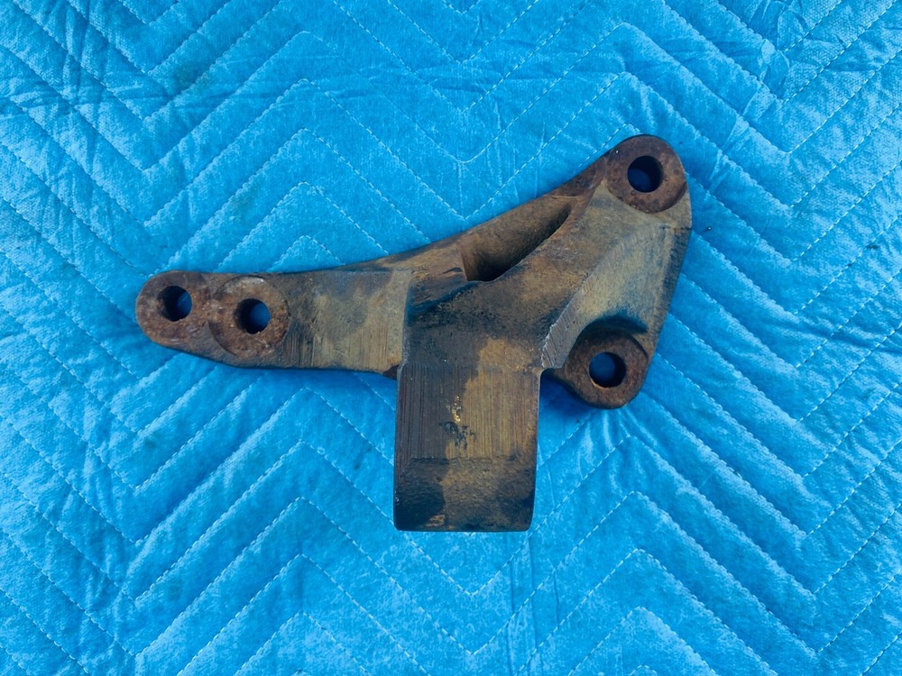 Detroit DD15 Engine Rear Mount 01-31372-001 OEM