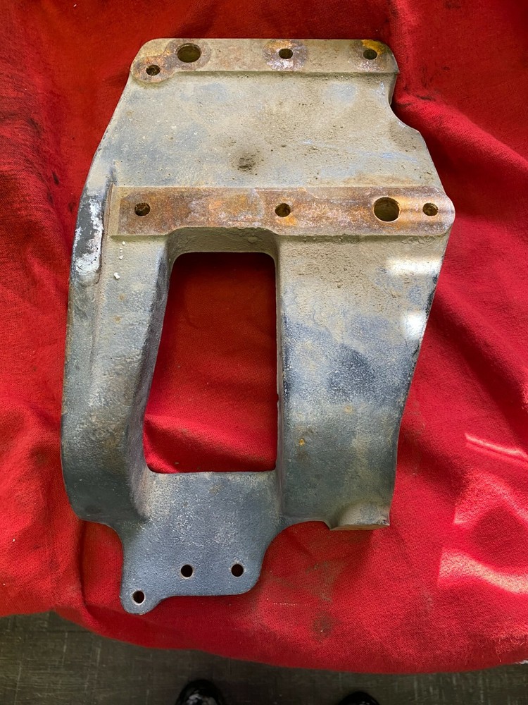 PACCAR Motor Mount Bracket 1821768