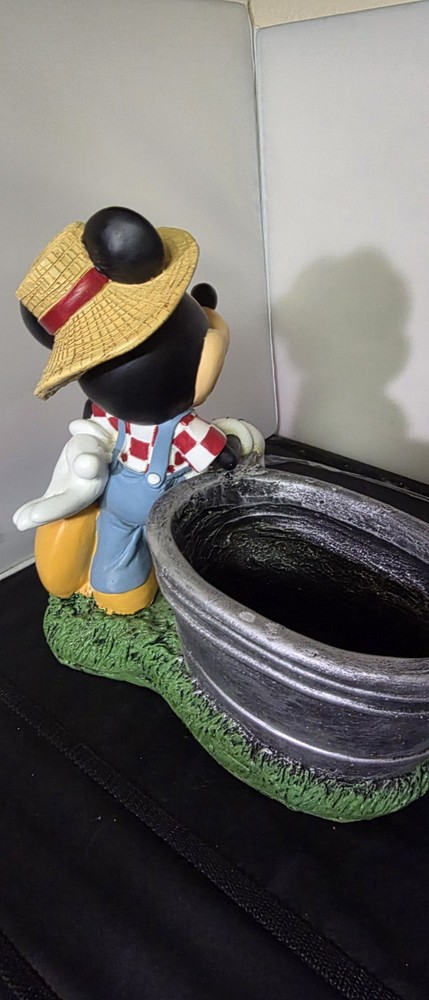 DISNEY FARMER mickey Planter