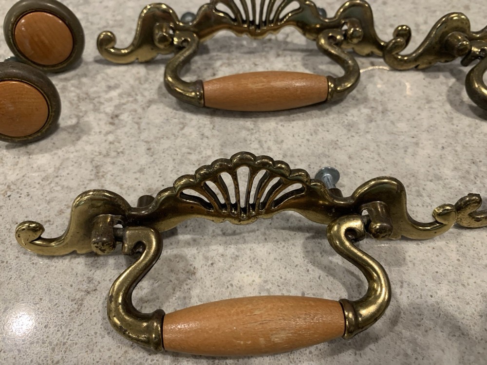 6 Vtg Brass Oak FRENCH PROVINCIAL Hardware Drawer Pull 2 1/2"centers + 3 Knobs