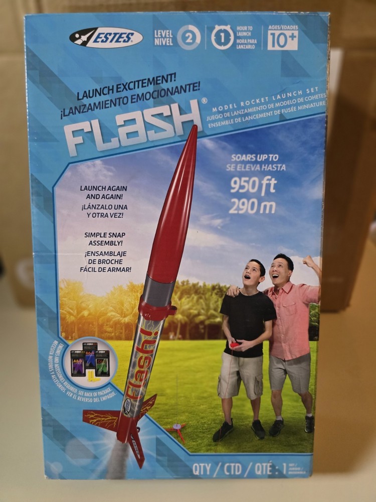 ESTES FLASH MODEL ROCKET LAUNCH SET- LEVEL 2 -NEW Open Box