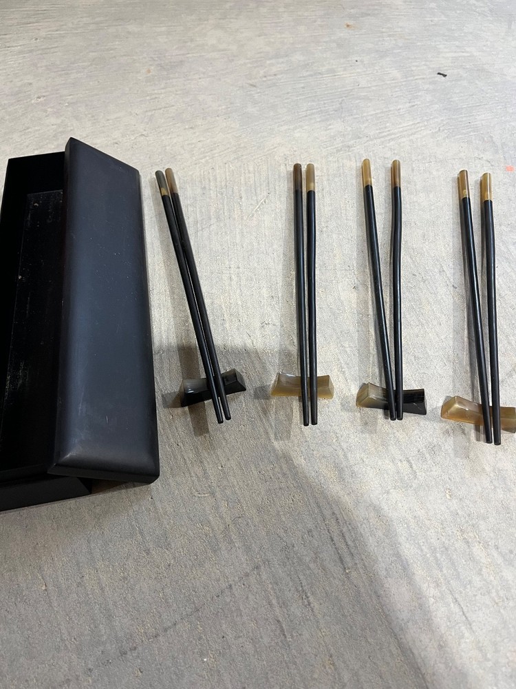 4 pairs thai chopsticks with rests and case