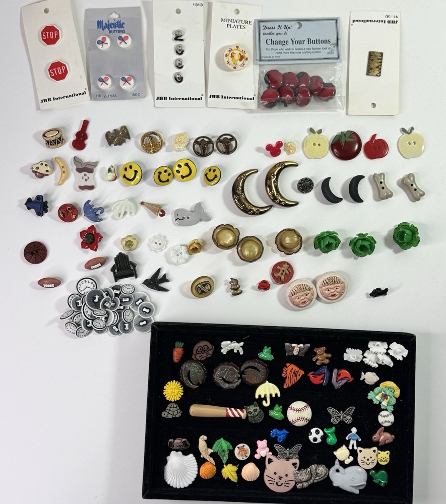 VINTAGE  REALISTIC MIXED Assorted BUTTONs Large Lot