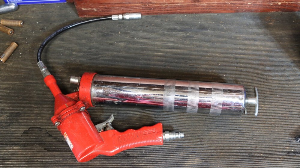 MAC TOOLS Air-Powered Grease Gun free shipping