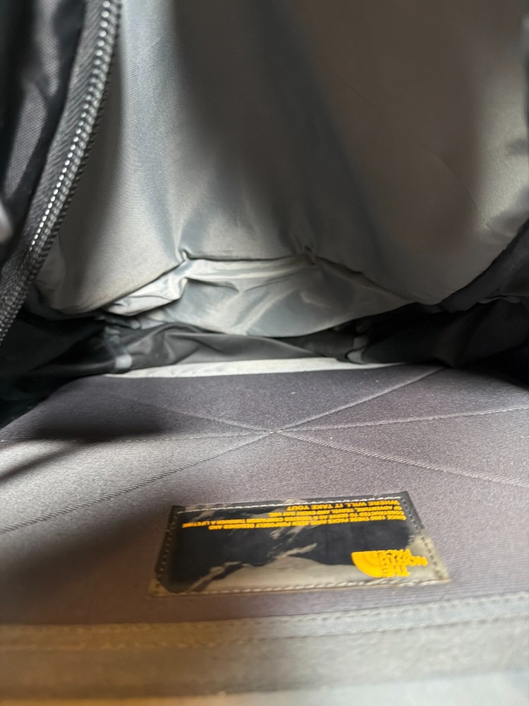 The North Face Recon Backpack - Black - Pre-Owned