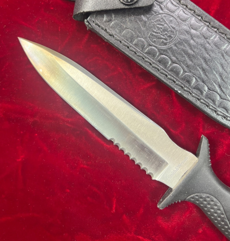 Smith & Wesson S&W SW960 Fixed Blade Dagger Knife with Sheath