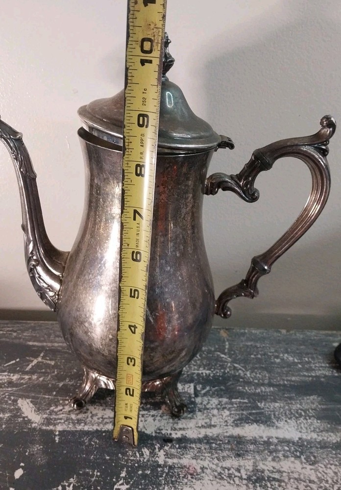 Wm. Rogers 800 Antique Silver Plate Lidded Coffee Pot
