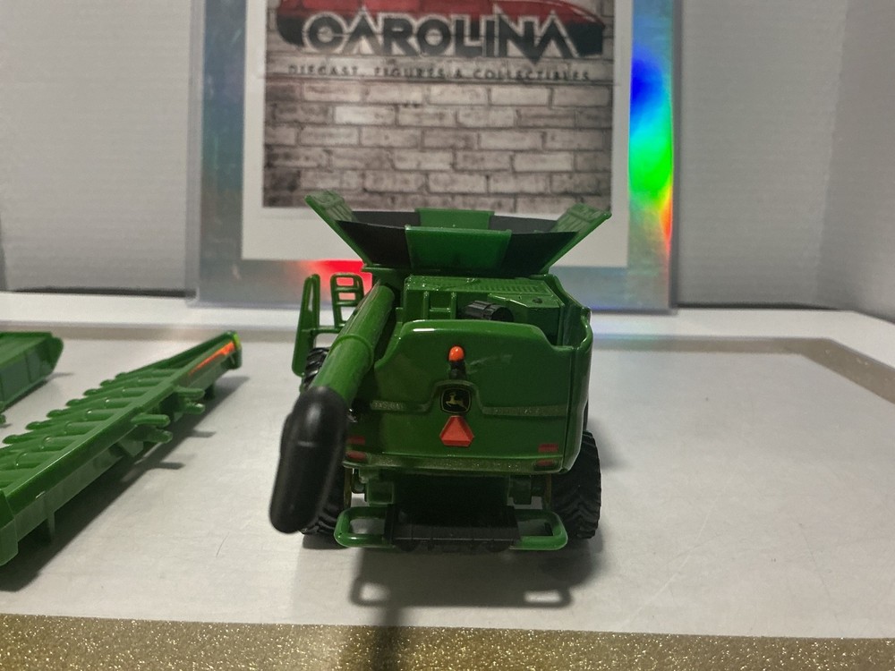 1/64 JOHN DEERE 5680 COMBINE FARM SHOW