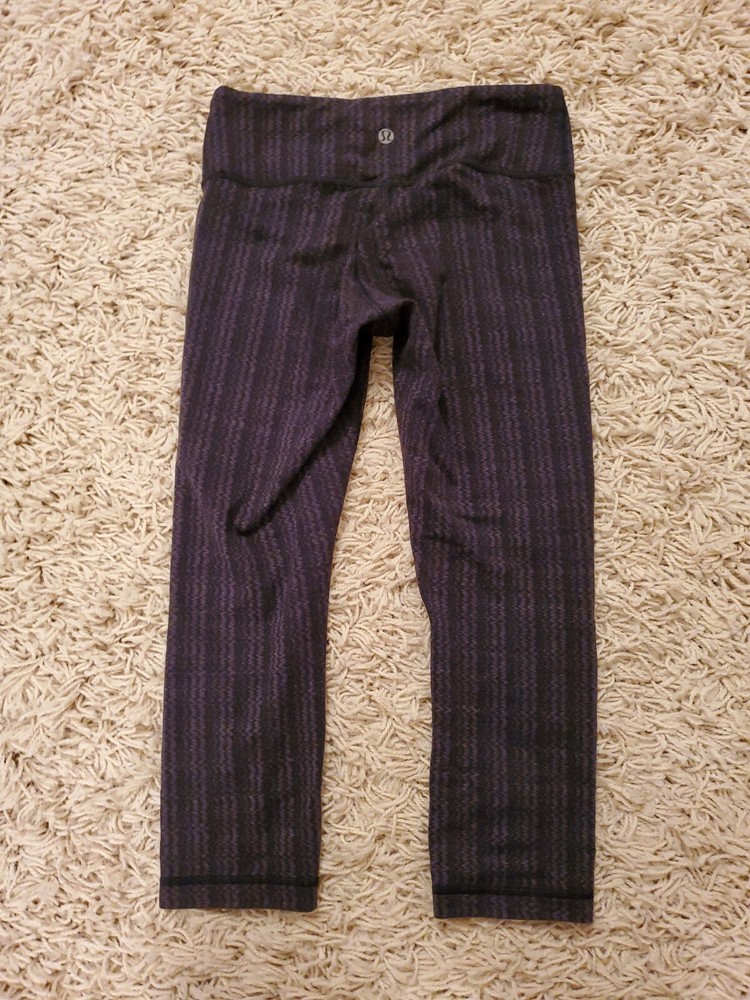 Lululemon Gray Zig Zag Crop Athletic Leggings Size 2