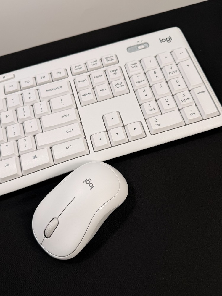 Logitech MK295 Silent Wireless Keyboard and Mouse Combo - White - UNUSED NO BOX