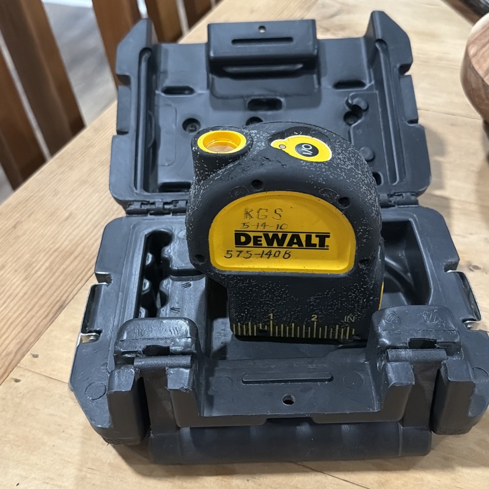 Dewalt DW082 Type 2 Laser Plumb Bob Self Leveling Level Preowned With Case