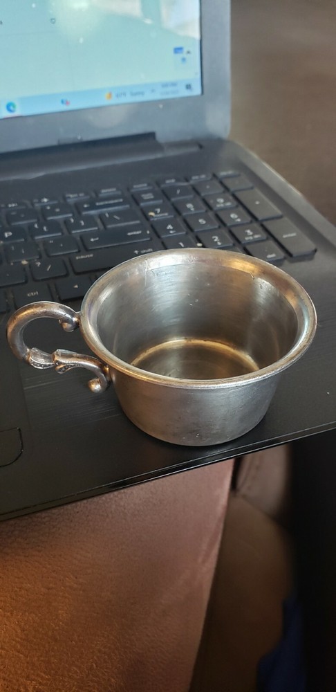 ANTIQUE QUADRUPLE PLATED CUP WITH HANDLE