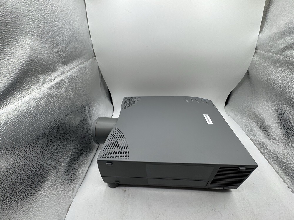 NEC MultiSync MT800 TFT LCD Projector Powers On W/Remote , Cables And Carry Bag