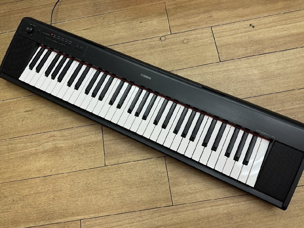 YAMAHA NP-12 Digital Piano electronic keyboard piaggero