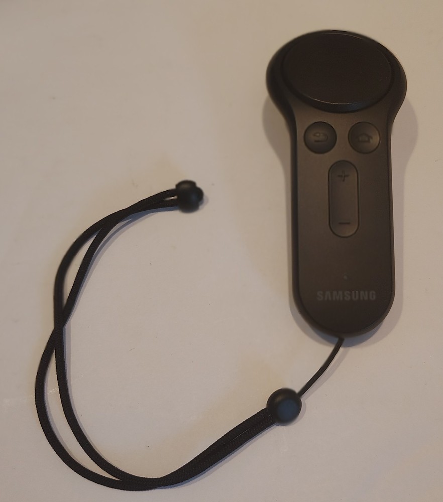 Samsung Gear VR with Controller Powered By Oculus