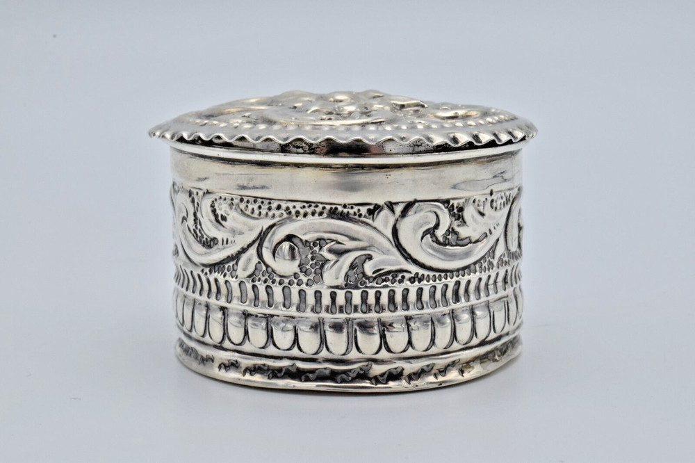 Victorian Solid Silver Snuff Box London 1885