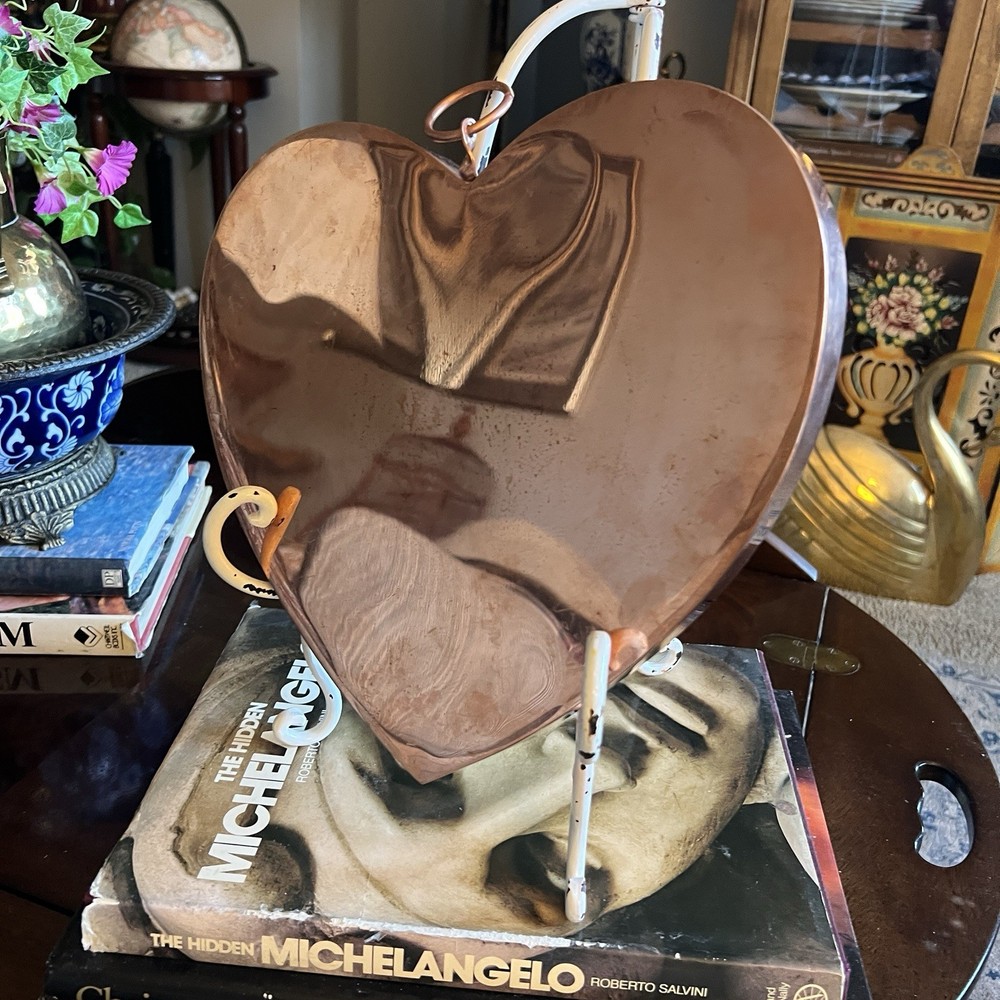 Vtg Solid Copper heart shaped Baking pan. Tin Lined. 11” X 12” X 1”