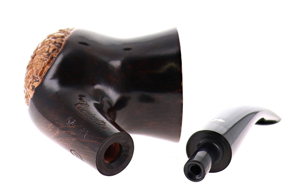 Caminetto 07.43 pipe, partially rusticated, freehand bent shape