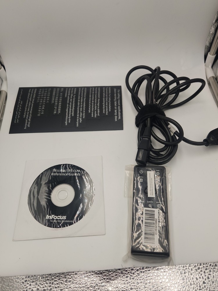 Infocus IN1112A DLP Projector w/ Carrying Case + Remote Control