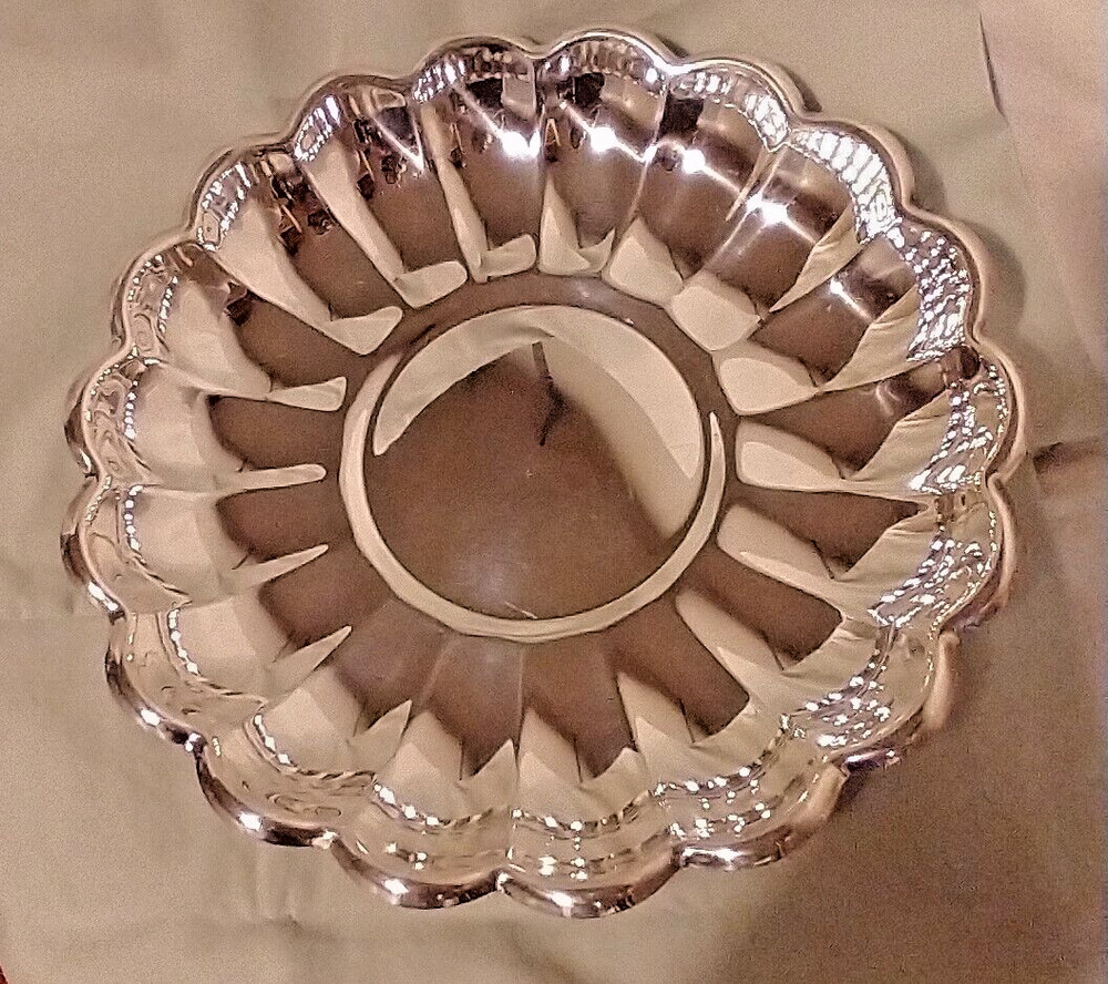 REED & BARTON SILVERPLATE HOLIDAY #109 LARGE ROUND SERVING BOWL EUC