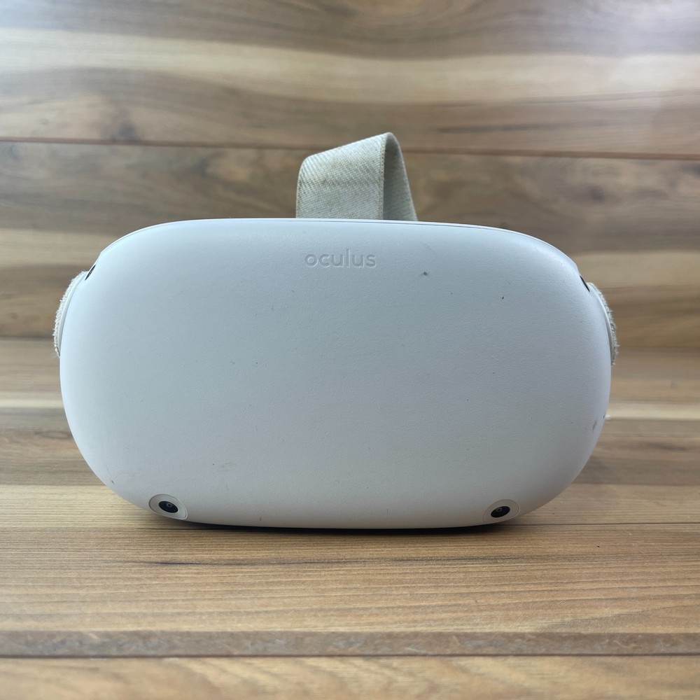 Oculus Quest All-In-One Standalone Virtual Reality Headset Only Bluetooth USB-C