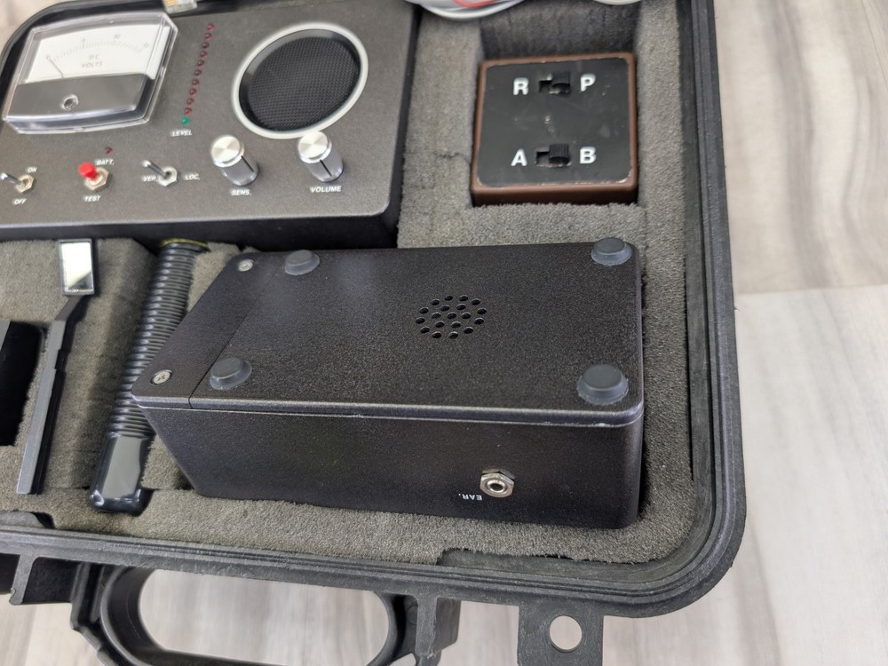 AS IS - UNTESTED Counter Surveillance Electronics Kit Bug Sweep RF Locator Used