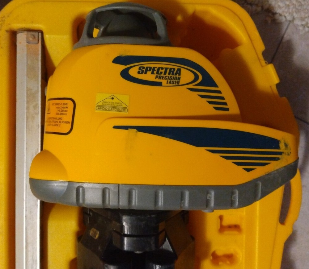 SPECTRA PRECISION LASER LEVEL- LL300 KIT