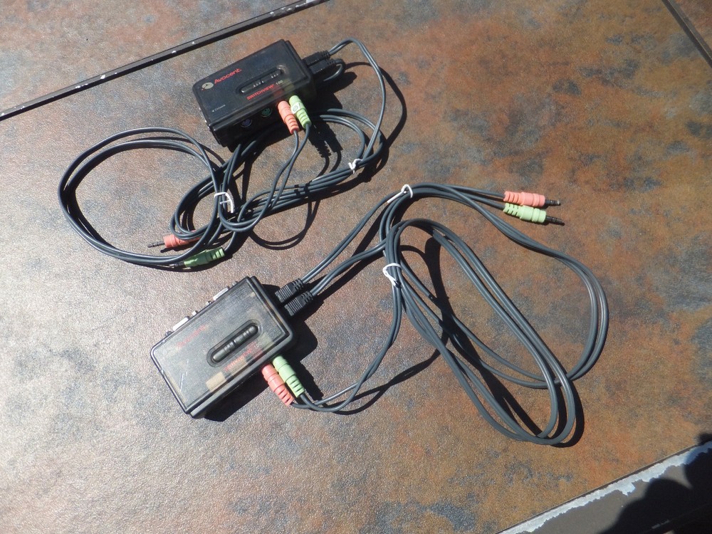 2 Avocent Switchview 100 Two Port, 2SV11BND1 With Cables