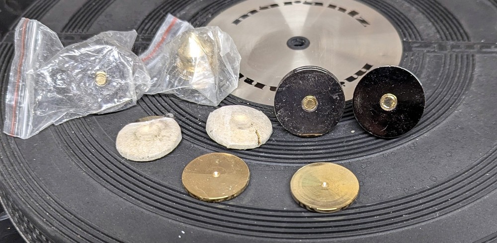 Adjustable spiked feet with pads