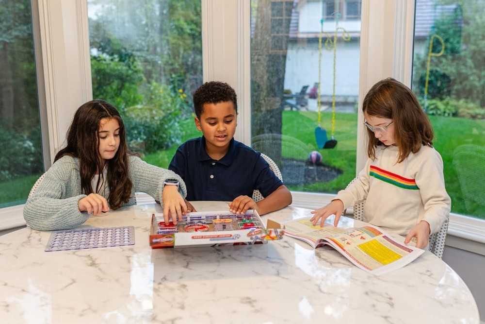 Snap Circuits Jr. SC-100 Electronics Exploration Kit, Over 100 100 Projects