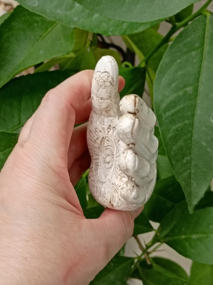 White Psychic Fortune Teller Palmistry Hand Divination