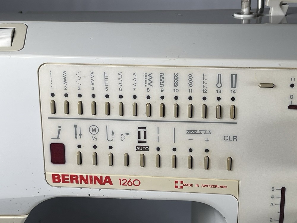Bernina 1260 Sewing Machine READ