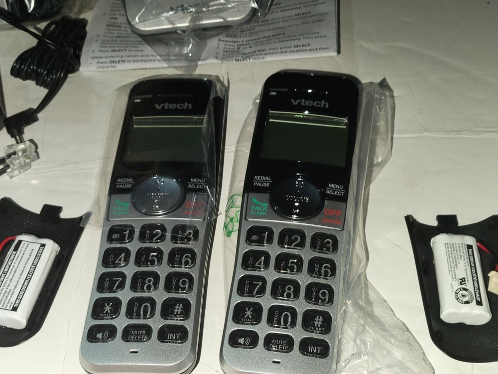 Vtech VG231-2 TWO Cordless Phone Handsets with base & Battery