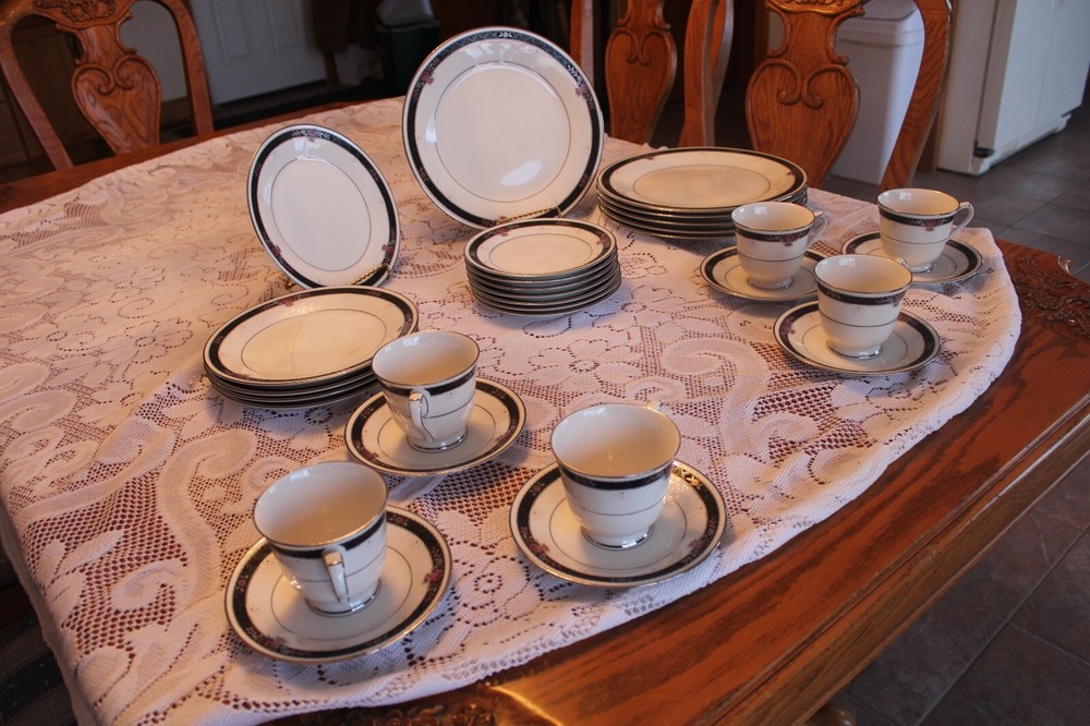 Noritake Ivory China Vintage Pattern 7260 Etienne 30 Piece Dinnerware Grouping