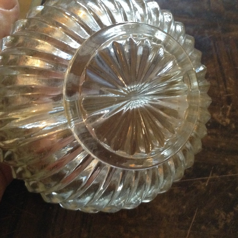 Genuine crystal divided dish