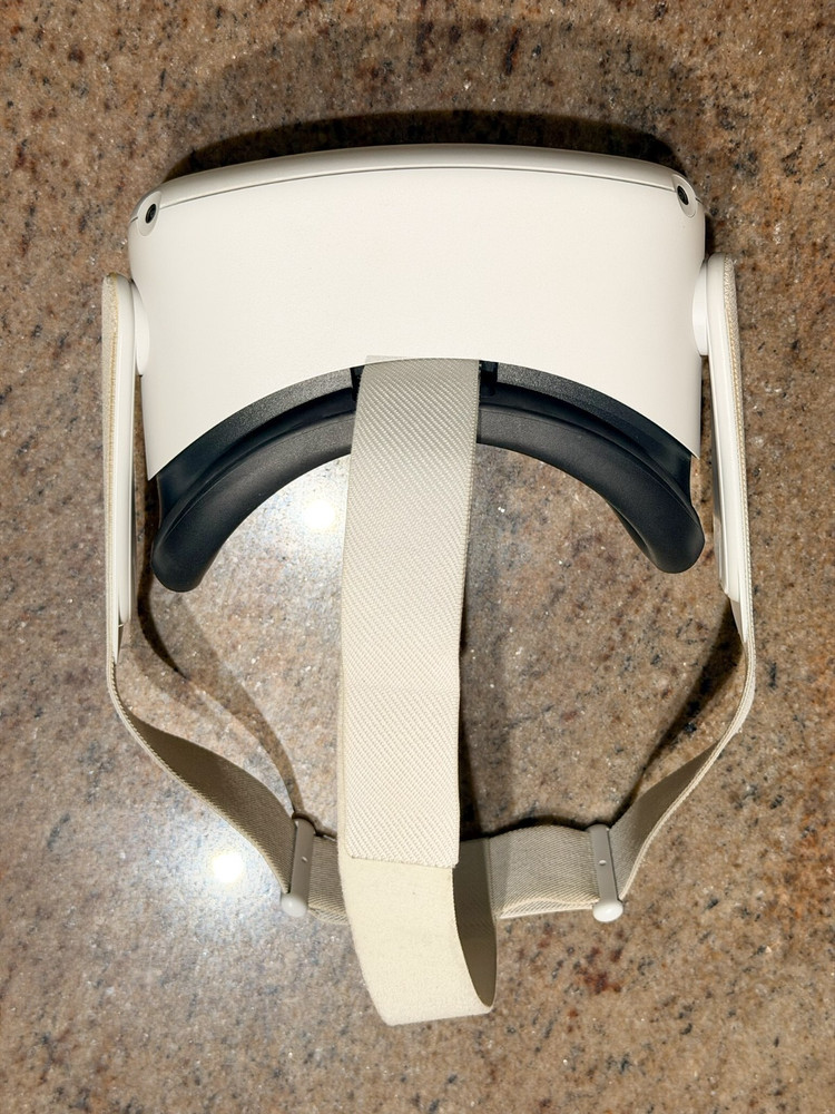 Meta Oculus Quest 2 VR Headset + Controllers – Excellent Condition – Orig Strap