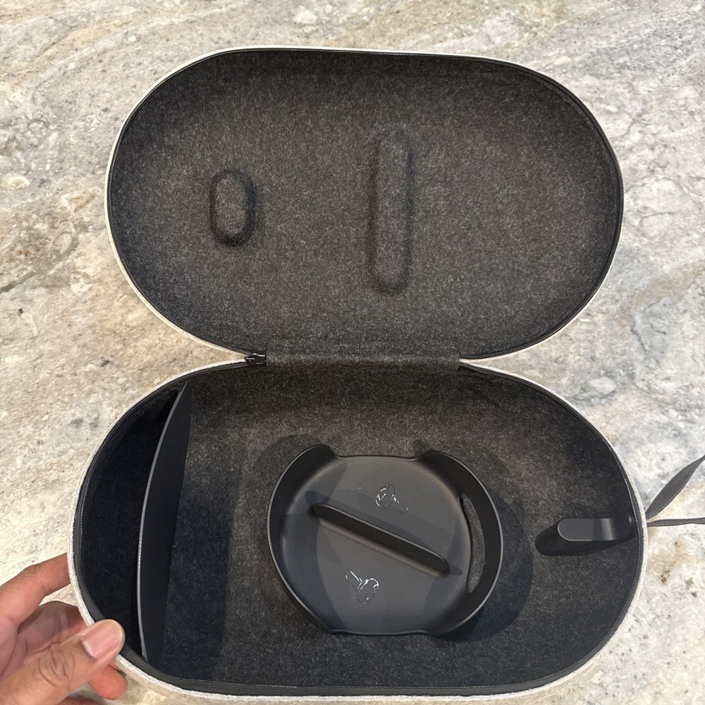 Meta Quest 2 Carrying Case for Lightweight, Portable Protection - VR