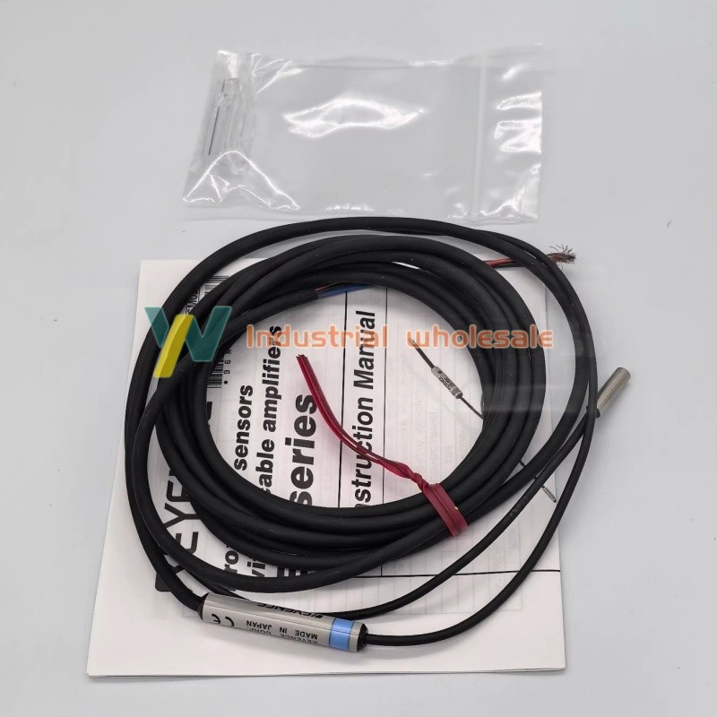1PCS NEW KEYENCE Proximity Sensor EM-038