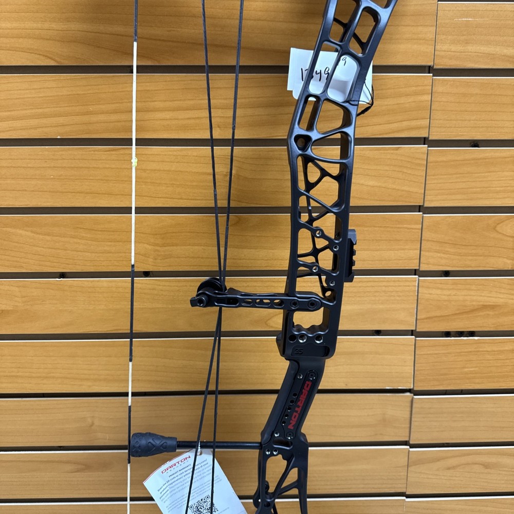 Item 3842 - Darton Archery Compound Bow - Tritech 35 - RH - Black