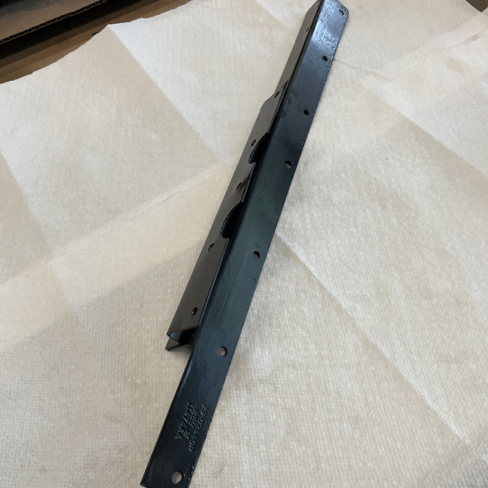 Peterbilt 379 Unibilt Sleeper Closet Side Bracket Used