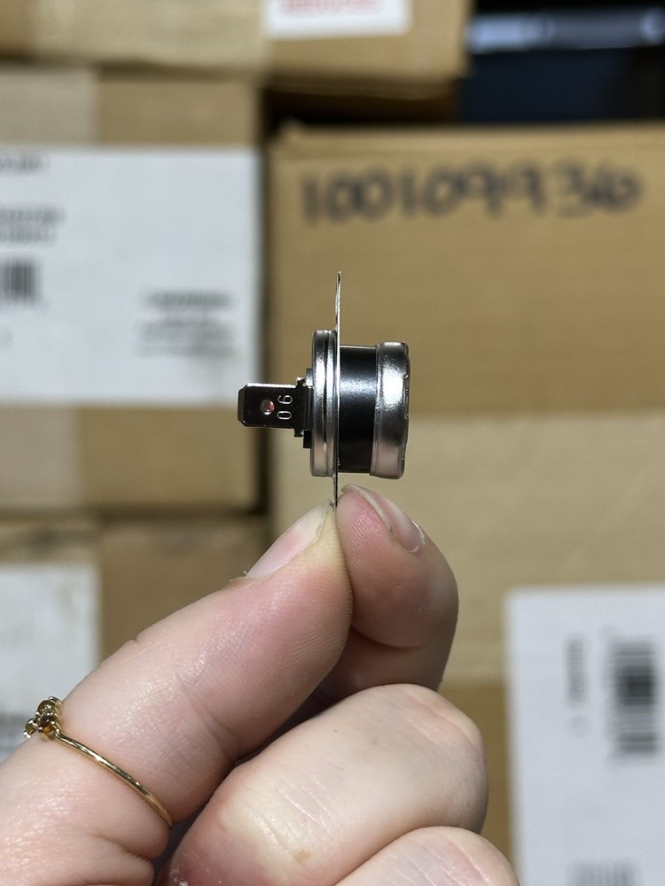 100074280 | 319143-095 | EKN34 | A.O. Smith High Limit Switch - Tankless