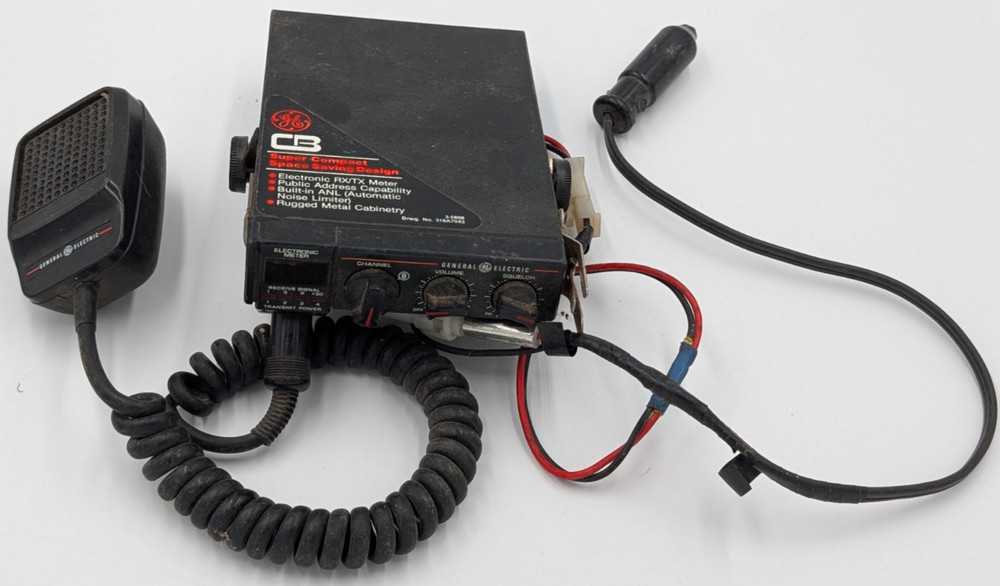 GE Citizen Band Transceiver Model 3-5808A Powers On UNTESTED See Pics