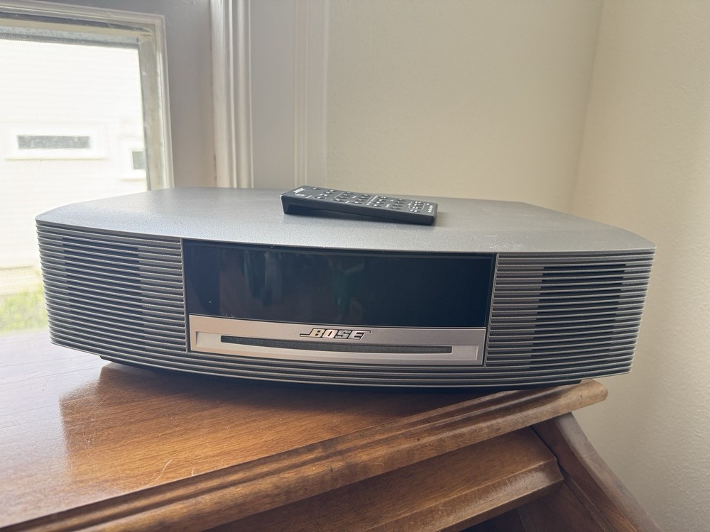 Bose Wave Music System / CD Player And remote. Works Great!
