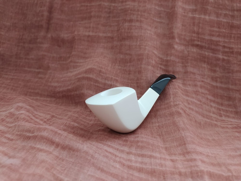 Free Hand Meerschaum Pipe with Fitted Case