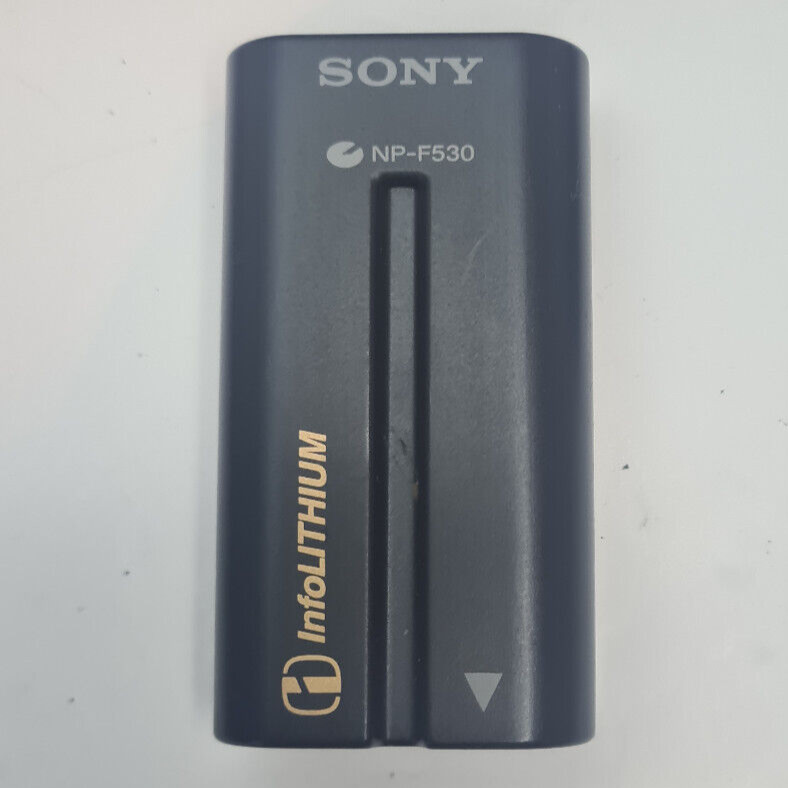Sony CCD-TR3100E Handycam Video 8 Camcorder Bundle Fully Working