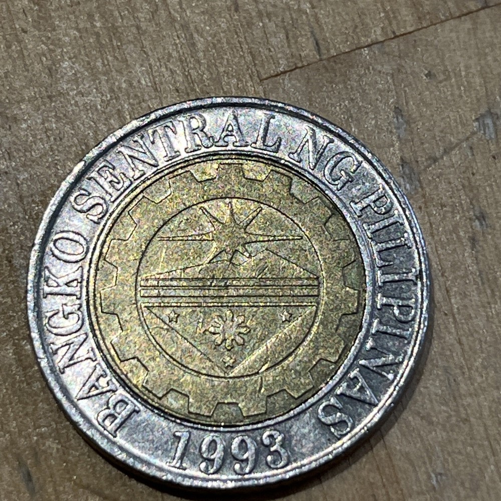 Philippines 10 Piso 2012 as pictured. Free postage