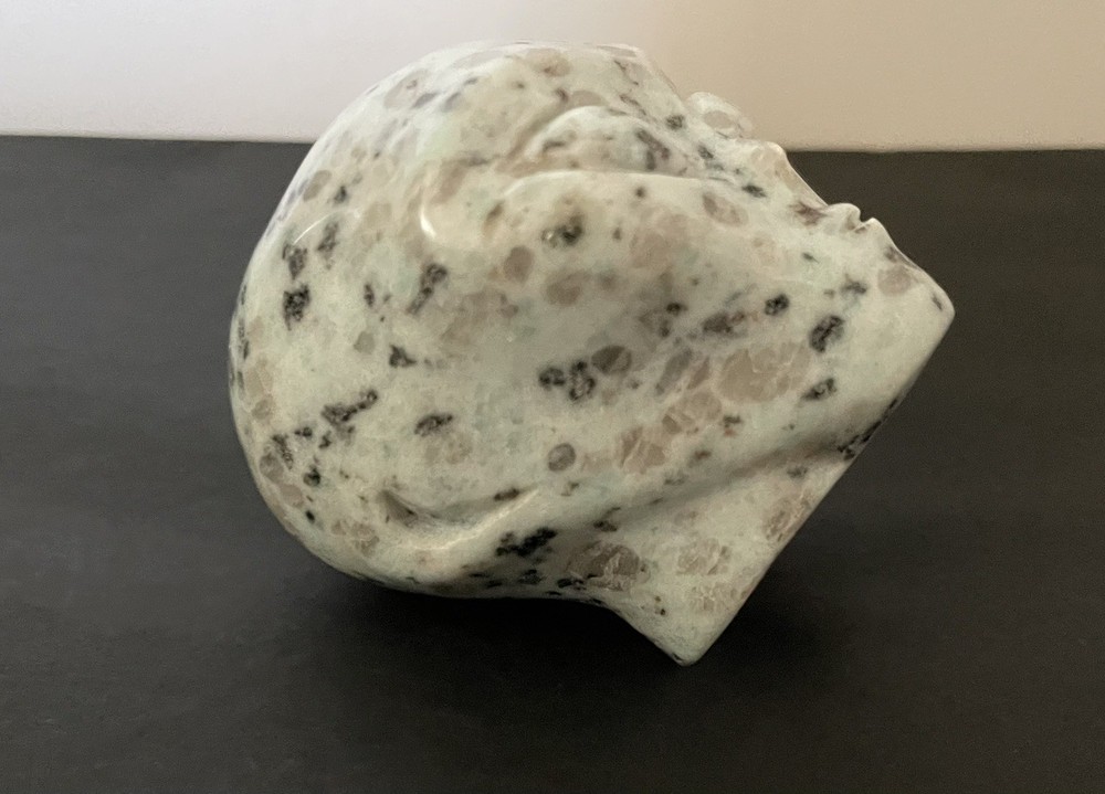 Kiwi Stone Alien Skull 2 Inch