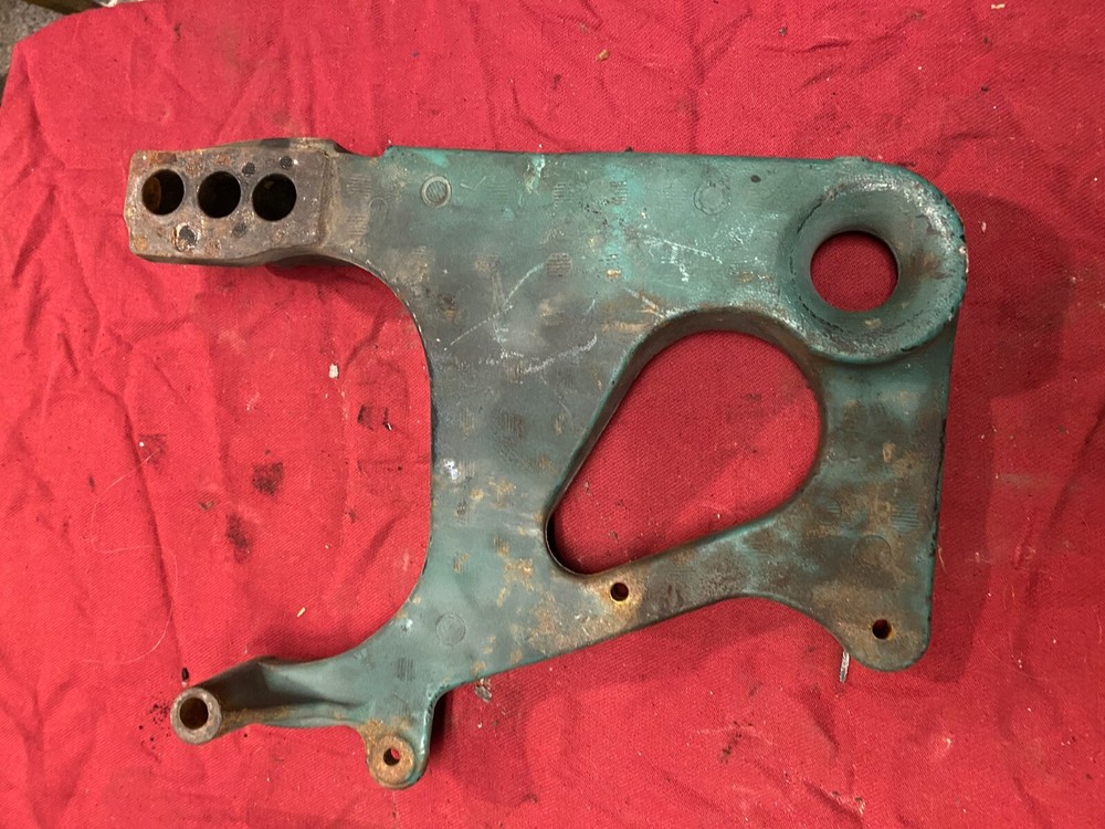 VOLVO / Engine MOTOR MOUNT BRACKET 21855730
