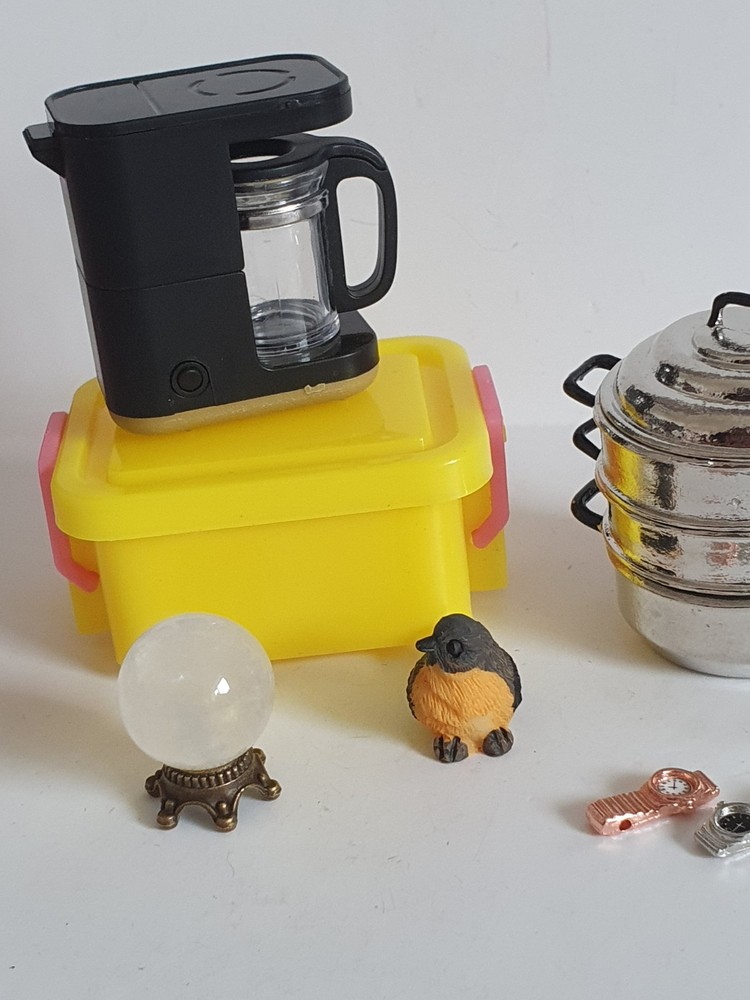 Dolls House Miniature 1.12th Scale small bundle C1