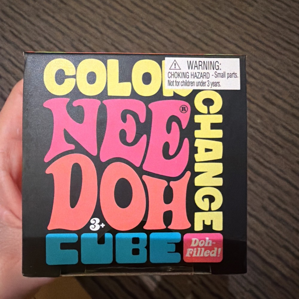 Needoh COLOR CHANGE NEE DOH CUBE / Pink
